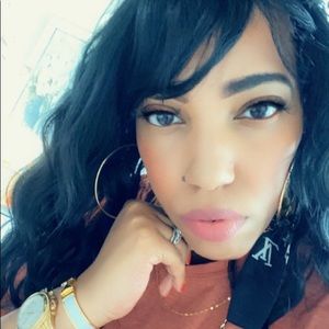 Meet your Posher, Lea